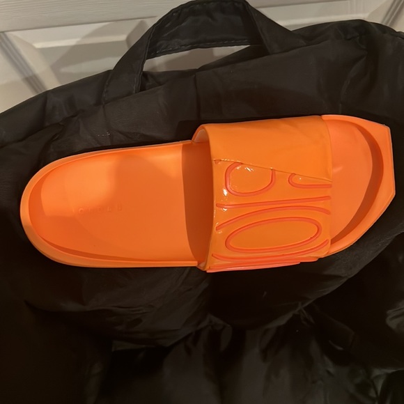 Jordan slides - Picture 2 of 4